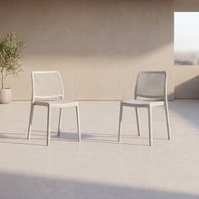 Silla Manhattan, Gris Oscuro, Con espaldar en rejilla y diseño minimalista X2