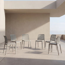 Silla Manhattan, Gris Oscuro, Con espaldar en rejilla y diseño minimalista X6
