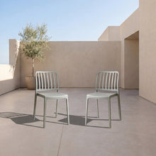 Silla Brooklyn, Gris Oscuro, Con espaldar en rayas y diseño minimalista X2