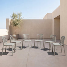 Silla Brooklyn, Gris Oscuro, Con espaldar en rayas y diseño minimalista X6
