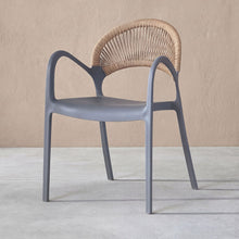 Silla Daytona, Gris oscuro y Café Claro, Con Espaldar, Reposa Brazos y Diseño Minimalista