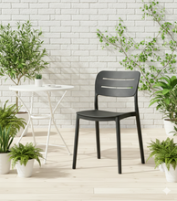 Silla Harriman, Negro, Con medio espaldar y diseño minimalista