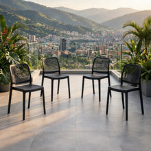 Set de 4 Sillas Manhattan, Negra, con Espaldar en Rejilla y Diseño Minimalista