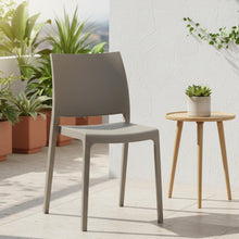 Silla Soho, Taupe, Con espaldar cerrado y diseño minimalista