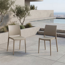Silla Soho, Taupe, Con espaldar cerrado y diseño minimalista X2