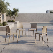 Silla Soho, Taupe, Con espaldar cerrado y diseño minimalista X4