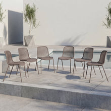 Silla Barcelona, Color Taupe, Con espaldar en lineas diseño moderno X6