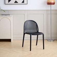 Set de 4 Sillas Marruecos, Negro, con Espaldar en Rayas y Diseño Minimalista