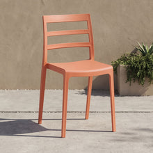 Silla New York, Terracota, Con espaldar en líneas y diseño minimalista