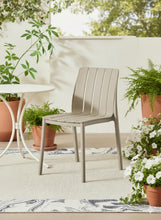 Silla Alice, Taupe, Con espaldar y diseño minimalista