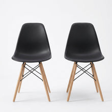 Set de 2 Sillas Eames, Color Negro, con Patas de Madera
