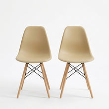 Set de 2 Sillas Eames, Color Taupe, con Patas de Madera
