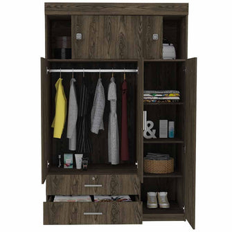 Closet Guadalupe, Chocolate, con Tres Puertas Abatibles con Cerradura y Variedad de Entrepaños
