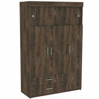 Closet Guadalupe, Chocolate, con Tres Puertas Abatibles con Cerradura y Variedad de Entrepaños