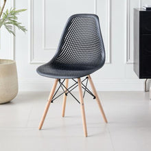 Silla Aira, Color Negro, Con espaldar y patas en Madera